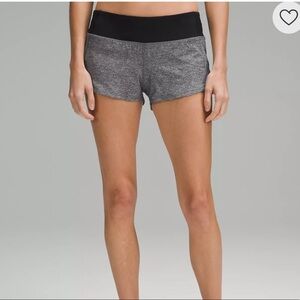 Lulu Lemon low rise speed up shorts 2.5 inch